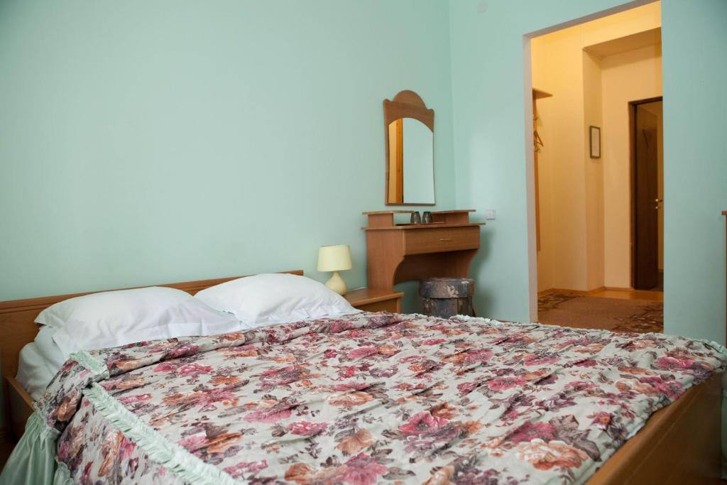 Ялинка Готель Vyshkiv Room photo